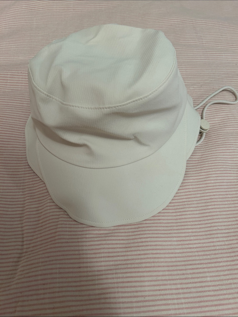 Lululemon Women's Wide-Brim Bucket Hat with Strap in White Opal